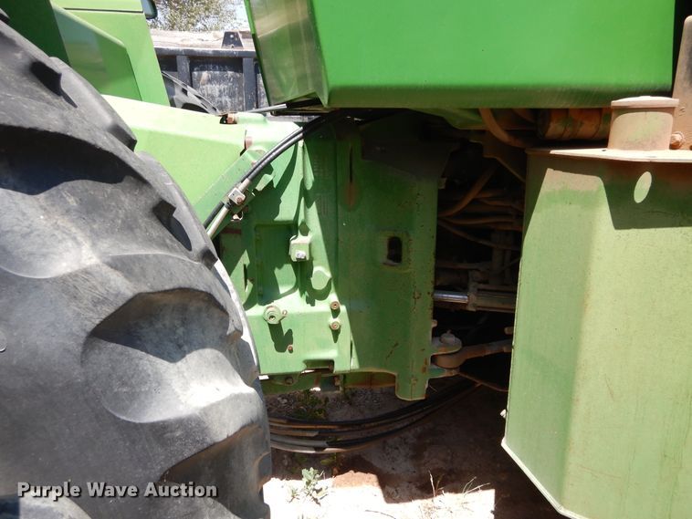 image for item HV9219 1985 John Deere 8850  4WD tractor