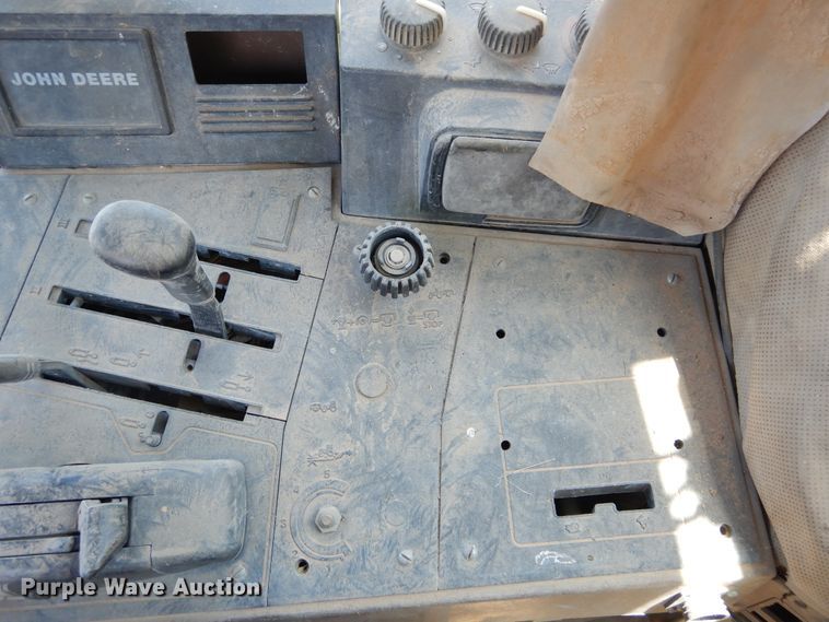 image for item HV9220 1993 John Deere 6400  tractor