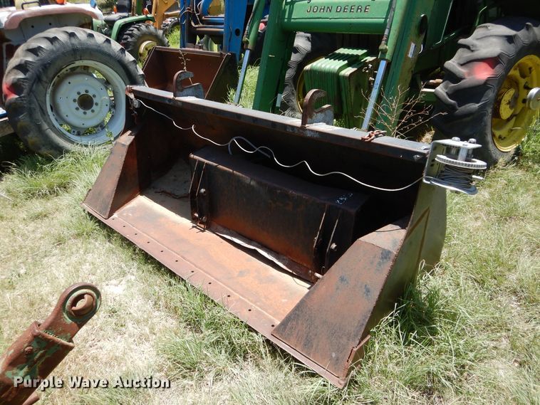 image for item HV9220 1993 John Deere 6400  tractor