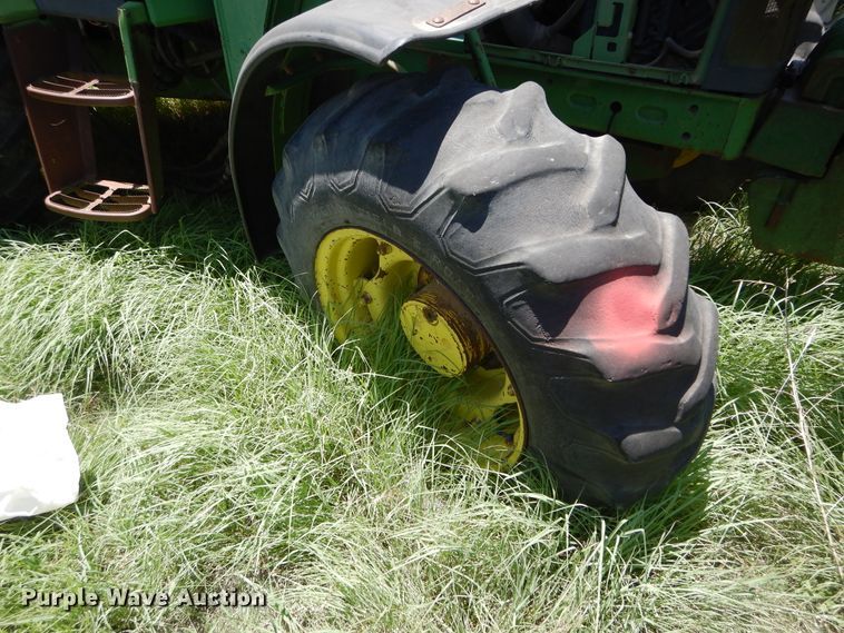 image for item HV9220 1993 John Deere 6400  tractor