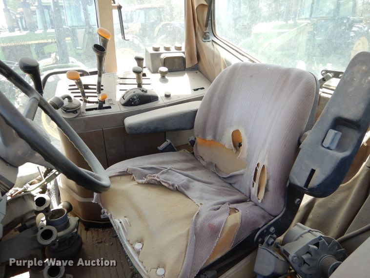 image for item HV9221 1995 John Deere 6400  tractor