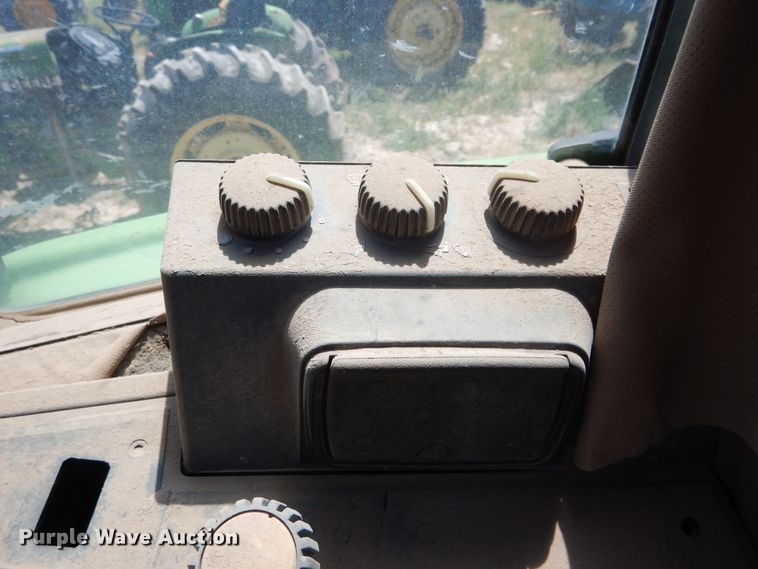 image for item HV9221 1995 John Deere 6400  tractor