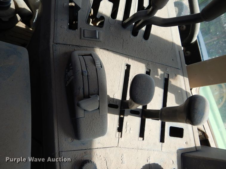 image for item HV9221 1995 John Deere 6400  tractor