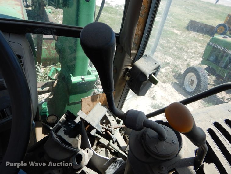 image for item HV9221 1995 John Deere 6400  tractor