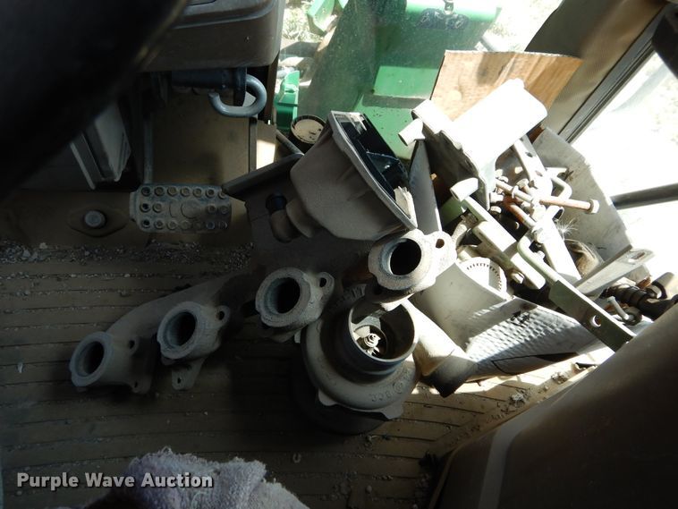 image for item HV9221 1995 John Deere 6400  tractor