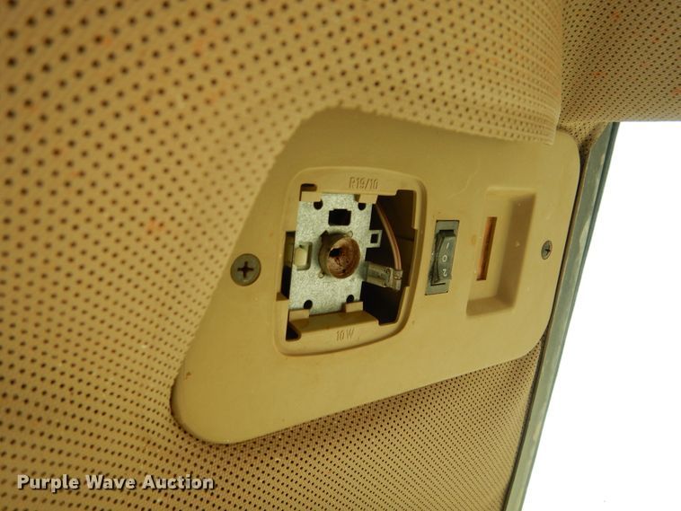 image for item HV9221 1995 John Deere 6400  tractor