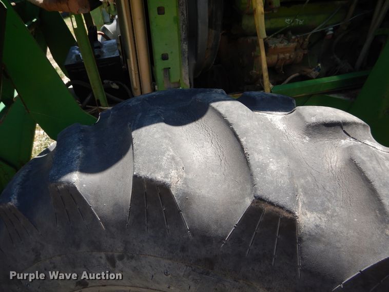 image for item HV9221 1995 John Deere 6400  tractor