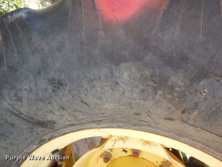 image for item HV9221 1995 John Deere 6400  tractor