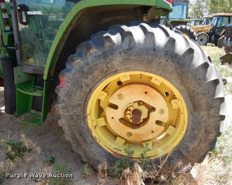 image for item HV9221 1995 John Deere 6400  tractor