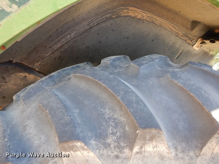 image for item HV9221 1995 John Deere 6400  tractor