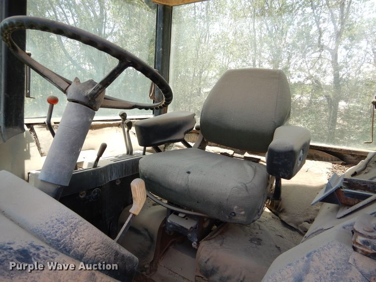 image for item HV9223 1974 John Deere 4430  tractor