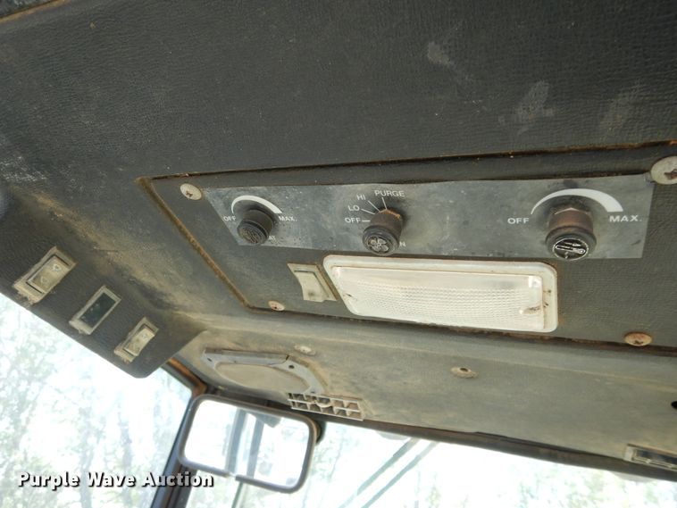 image for item HV9225 1989 Ford Versatile 276  4WD bi-directional tractor