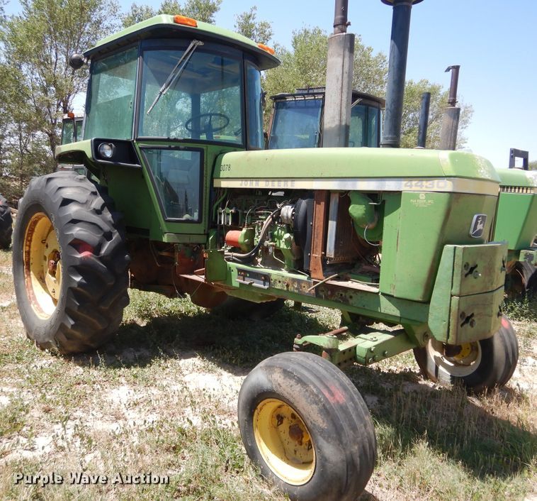 image for item HV9226 1973 John Deere 4430  tractor