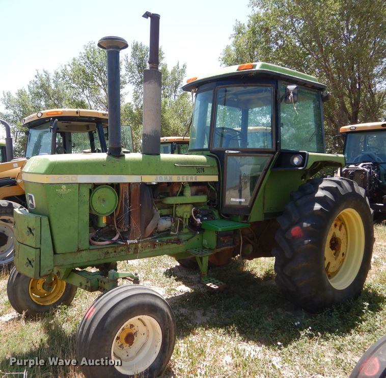 image for item HV9226 1973 John Deere 4430  tractor