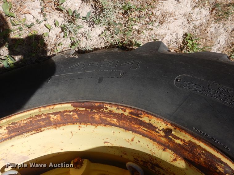 image for item HV9226 1973 John Deere 4430  tractor