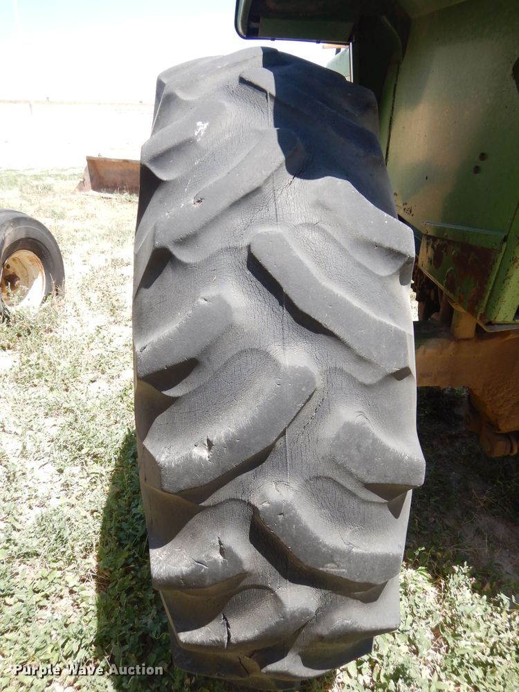 image for item HV9226 1973 John Deere 4430  tractor