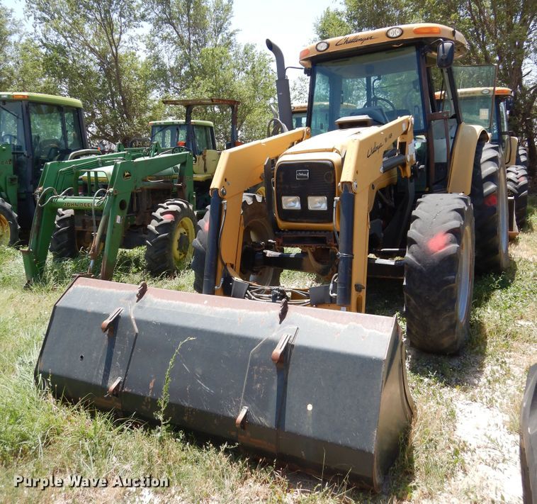 image for item HV9229 2005 Challenger MT465B  MFWD tractor