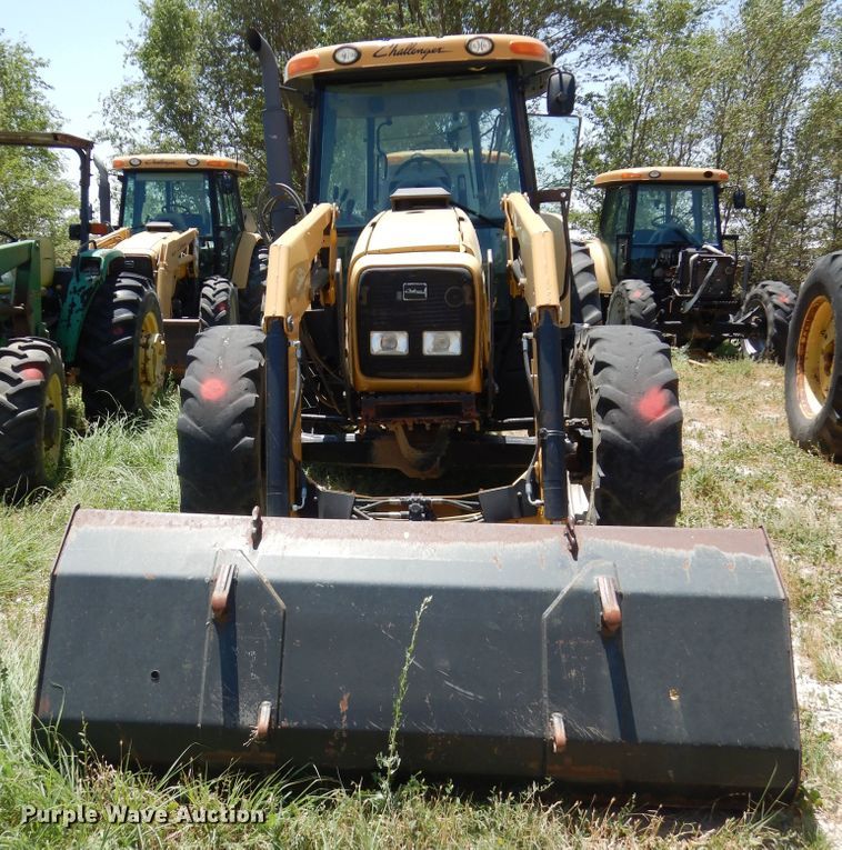 image for item HV9229 2005 Challenger MT465B  MFWD tractor