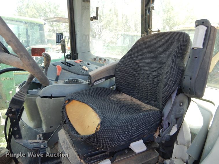 image for item HV9229 2005 Challenger MT465B  MFWD tractor