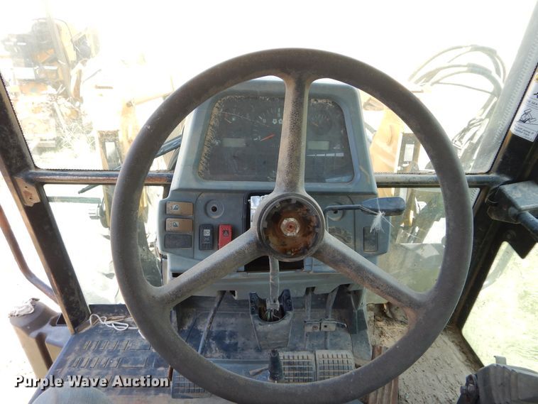 image for item HV9229 2005 Challenger MT465B  MFWD tractor