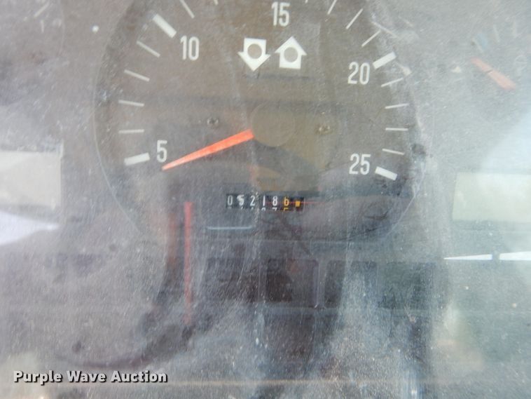 image for item HV9229 2005 Challenger MT465B  MFWD tractor