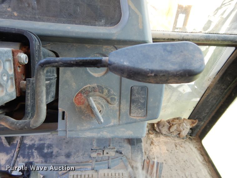 image for item HV9229 2005 Challenger MT465B  MFWD tractor