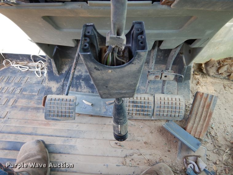 image for item HV9229 2005 Challenger MT465B  MFWD tractor