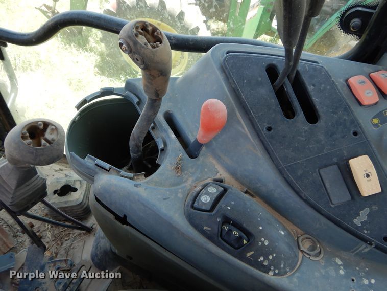 image for item HV9229 2005 Challenger MT465B  MFWD tractor