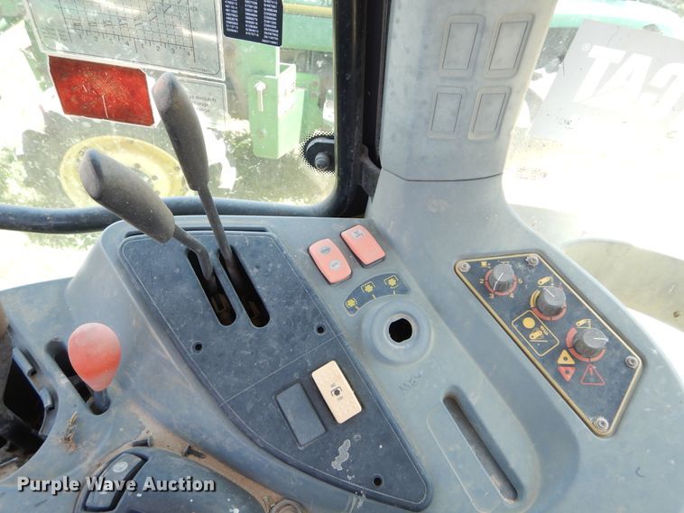 image for item HV9229 2005 Challenger MT465B  MFWD tractor