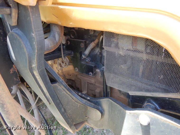 image for item HV9229 2005 Challenger MT465B  MFWD tractor