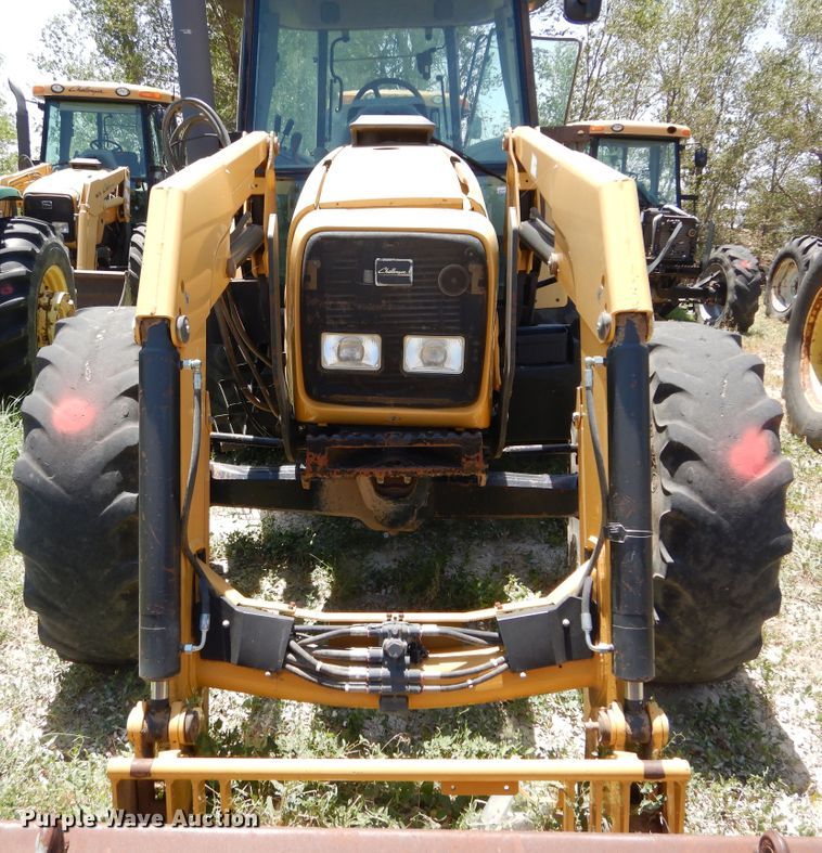 image for item HV9229 2005 Challenger MT465B  MFWD tractor