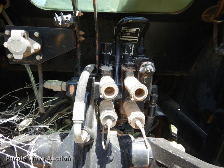 image for item HV9229 2005 Challenger MT465B  MFWD tractor