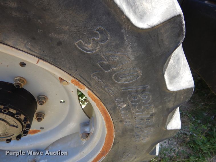 image for item HV9229 2005 Challenger MT465B  MFWD tractor