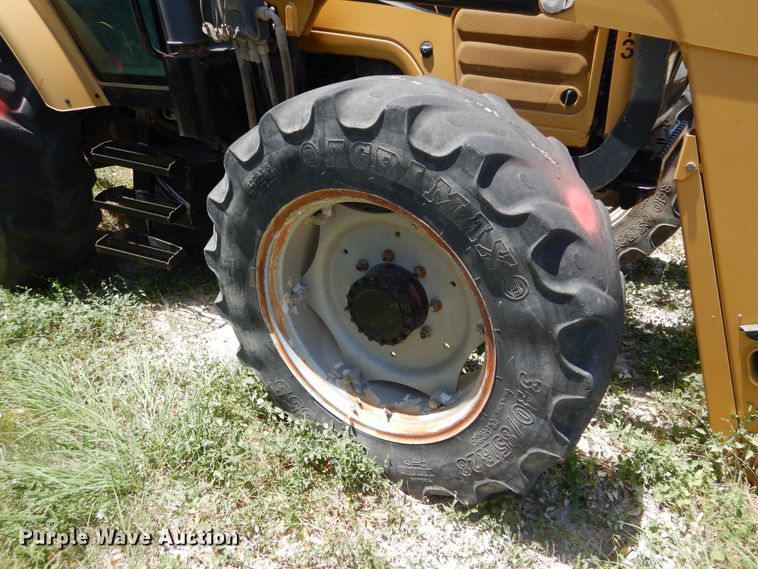 image for item HV9229 2005 Challenger MT465B  MFWD tractor