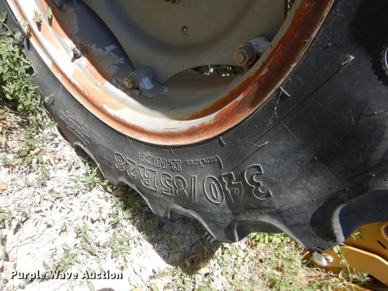 image for item HV9229 2005 Challenger MT465B  MFWD tractor