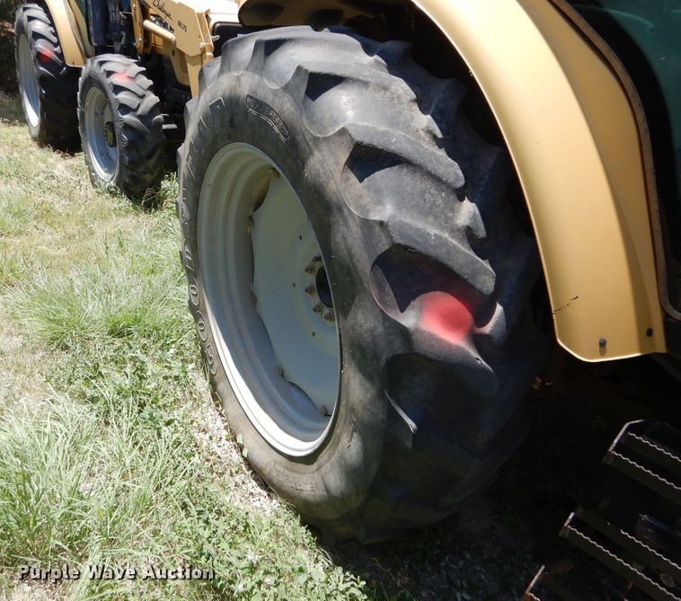 image for item HV9229 2005 Challenger MT465B  MFWD tractor