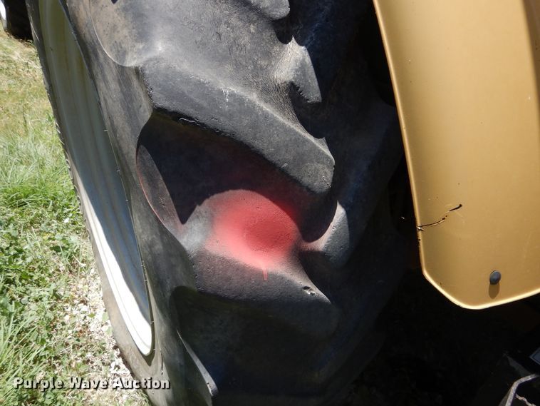 image for item HV9229 2005 Challenger MT465B  MFWD tractor