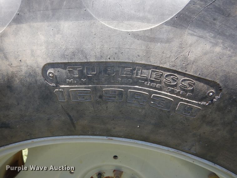 image for item HV9229 2005 Challenger MT465B  MFWD tractor