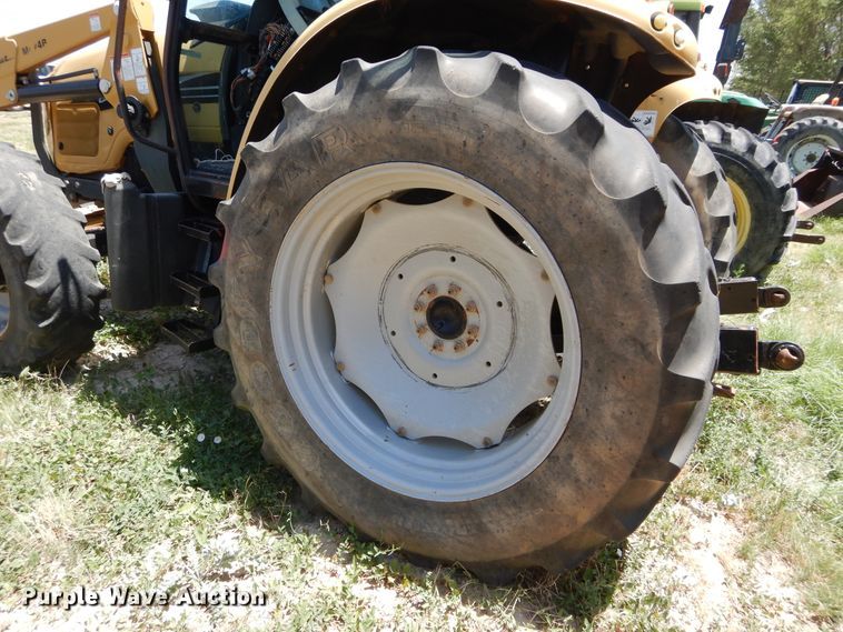 image for item HV9229 2005 Challenger MT465B  MFWD tractor