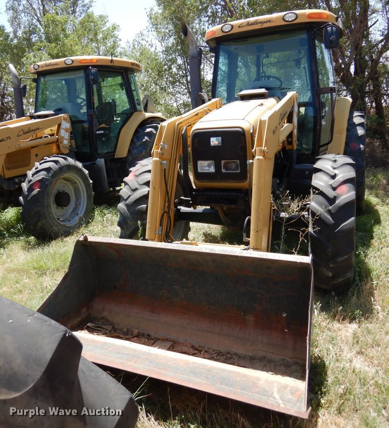 image for item HV9230 2004 Challenger MT465B  MFWD tractor