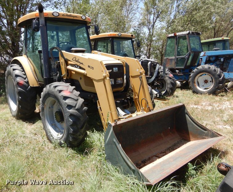 image for item HV9230 2004 Challenger MT465B  MFWD tractor