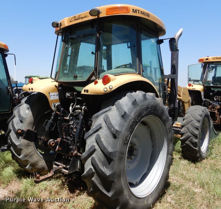 image for item HV9230 2004 Challenger MT465B  MFWD tractor