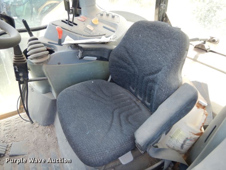 image for item HV9230 2004 Challenger MT465B  MFWD tractor