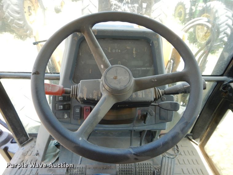 image for item HV9230 2004 Challenger MT465B  MFWD tractor