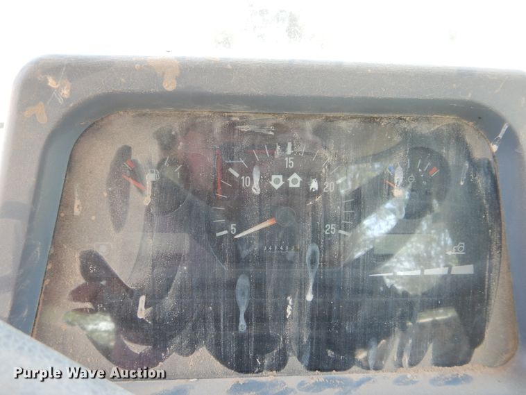 image for item HV9230 2004 Challenger MT465B  MFWD tractor