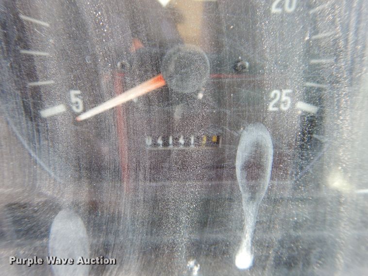 image for item HV9230 2004 Challenger MT465B  MFWD tractor