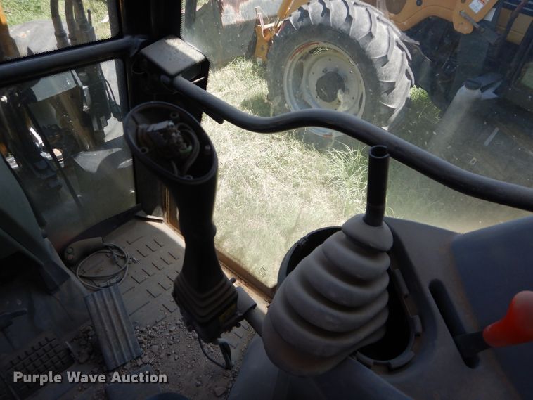 image for item HV9230 2004 Challenger MT465B  MFWD tractor