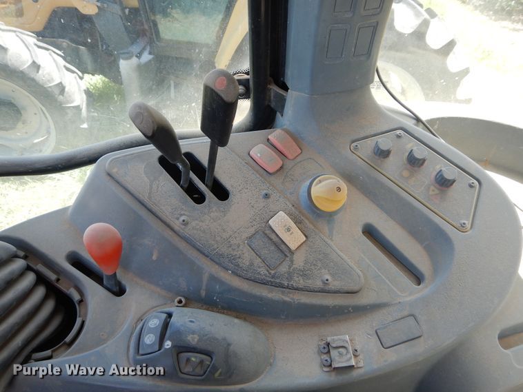 image for item HV9230 2004 Challenger MT465B  MFWD tractor