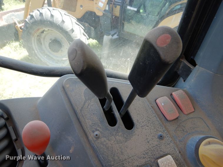 image for item HV9230 2004 Challenger MT465B  MFWD tractor