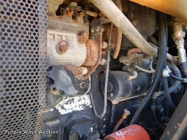 image for item HV9230 2004 Challenger MT465B  MFWD tractor